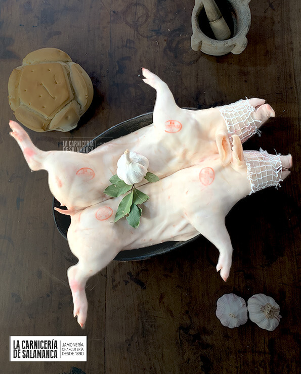 Cochinillo o tostón abierto para asar disponible para comprar online en La Carnicería de Salamanca