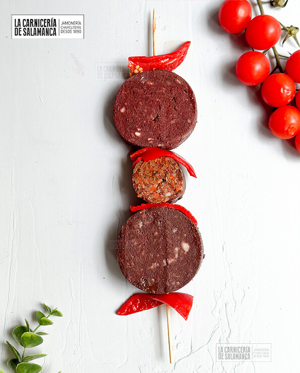Brocheta de morcilla con pimientos del piquillo de La Carnicería de Salamanca.