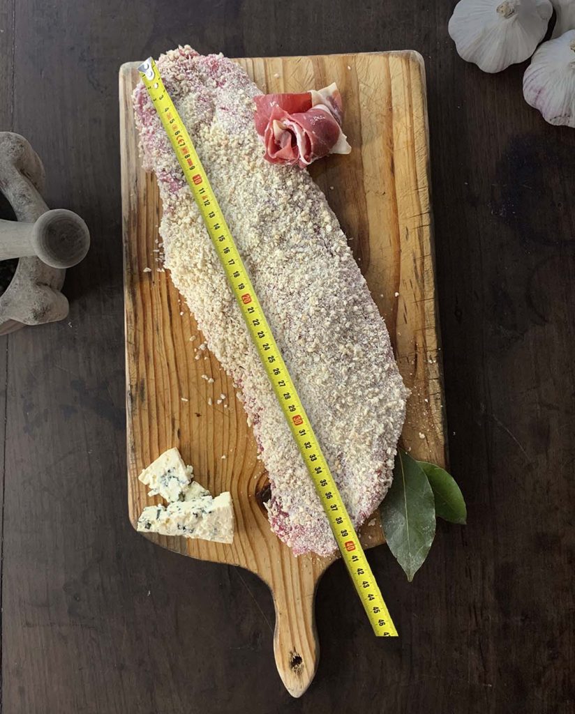 Cachopo, cachopo asturiano, cachopo tradicional, cachopo listo para cocinar, cachopo grande, carne empanada, carne rellena empanada, comida tradicional española, cocina asturiana.