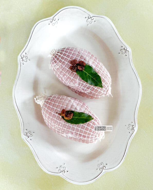 pechugas de pollo rellenas, carne para asar, pollo relleno, pechugas rellenas de jamón, queso y pasas, rellenos especiales, relleno.