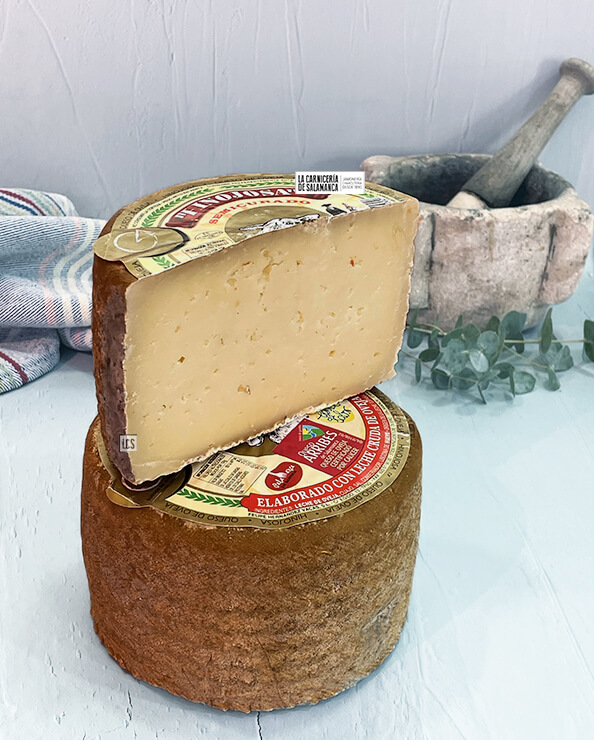 Comprar queso de Hinojosa, Salamanca, corte queso semi curado.