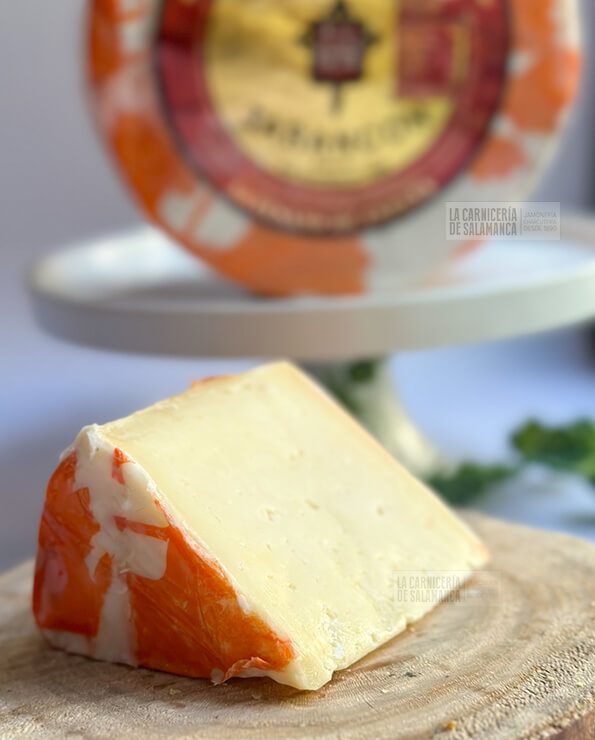 Queso de Tarancón Monte Robles cortado listo para comer.