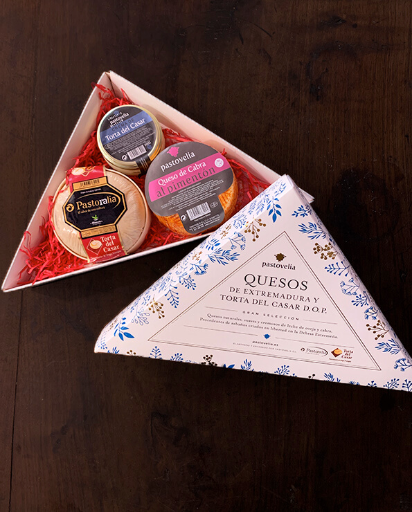 Caja selección quesos extremeños, regala quesos extremeños, regalar queso, quesos de extremadura, torta del casar