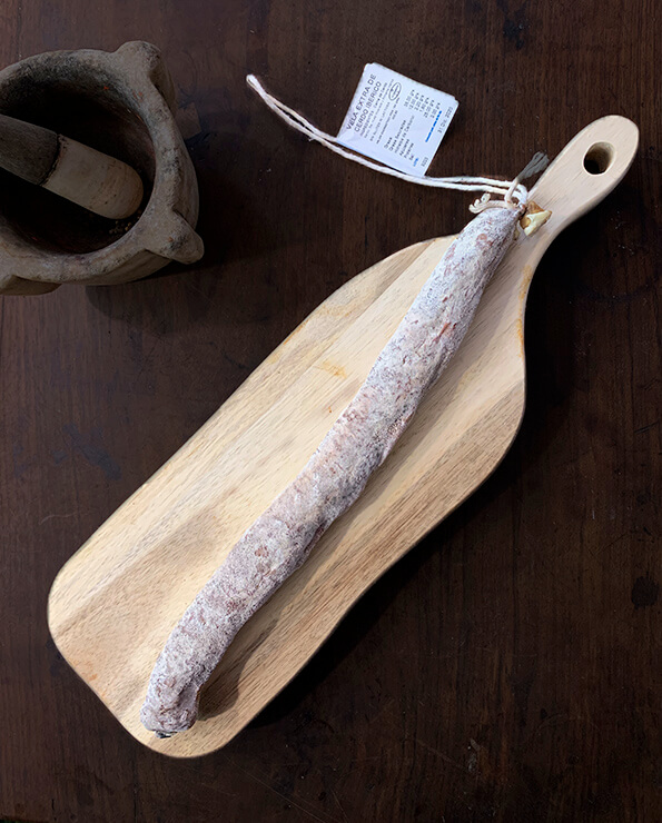 Detalle de salchichón fino, salchichón vela, vela ibérica, detalle embutido, salchichón fino