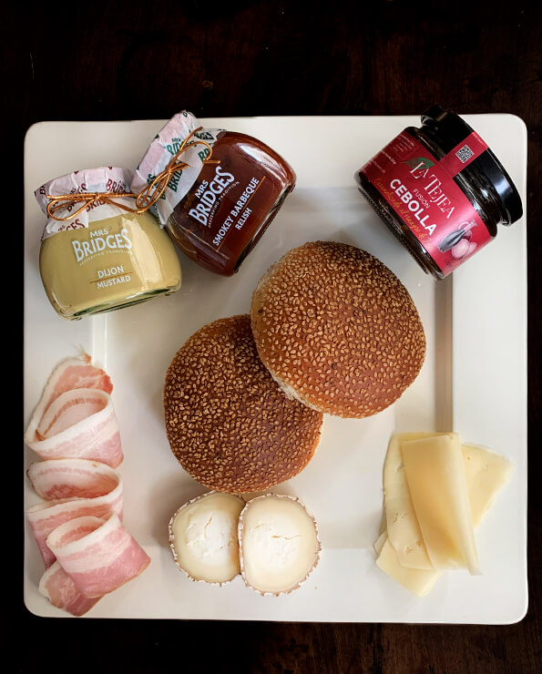 Comprar ingredientes para hamburguesas.