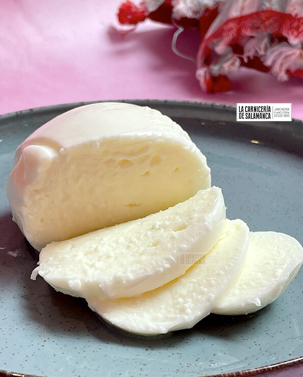 Mozzarella artesana disponible para comprar online en La Carnicería de Salamanca