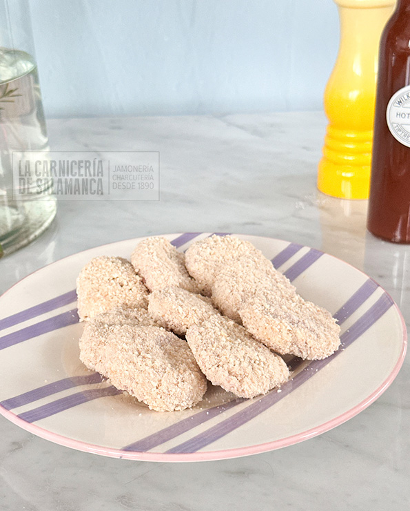 Nuggets de pollo caseros artesanos elaborados en carnicería tradicional, con empanado fino y crujiente, listos para freír u hornear, ideales para venta online y canal HORECA.