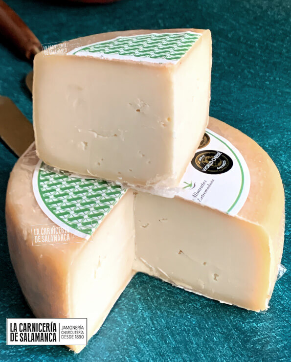 Queso madurado de cabra Silva Cordero, foto de La Carnicería de Salamanca, carnicería online. Zoom detalle textura de queso de cabra