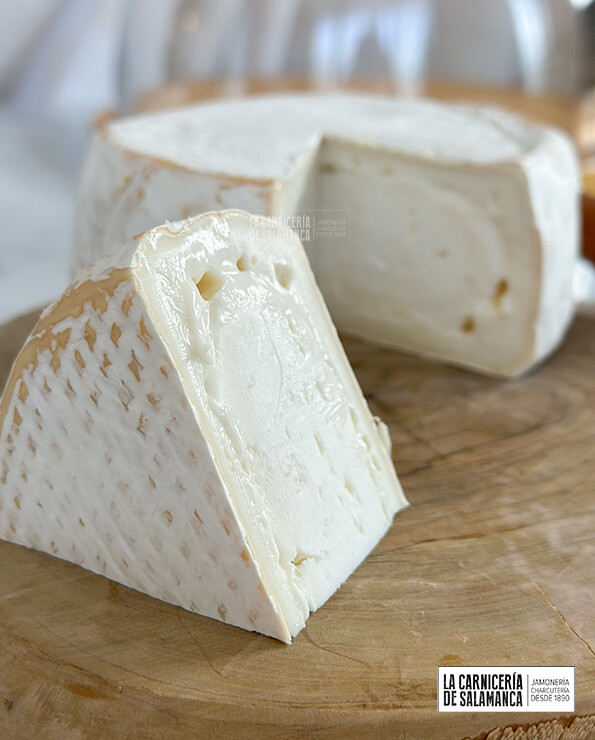 Textura de queso cremoso de cabra disponible para comprar online en nuestra carnicería.