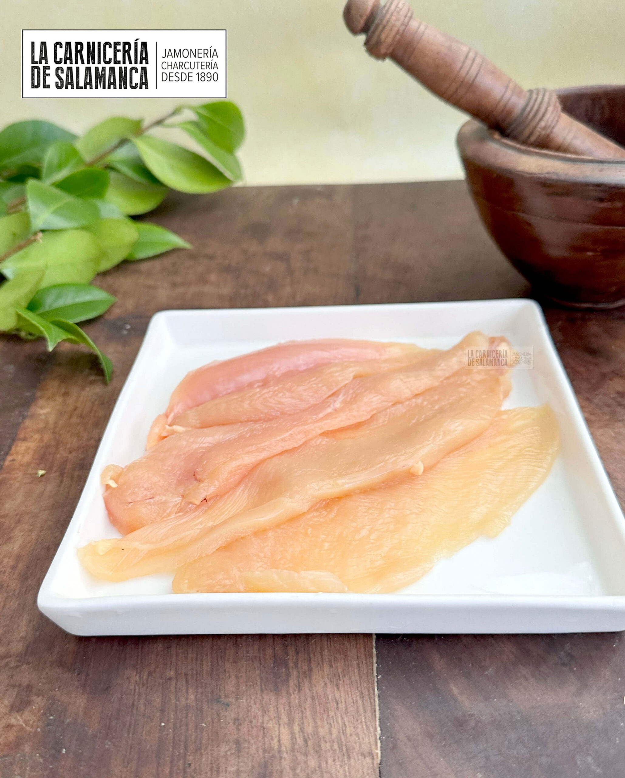 Filetes de pechuga de pollo de corral disponibles para comprar online en La Carnicería de Salamanca, carniceria online.