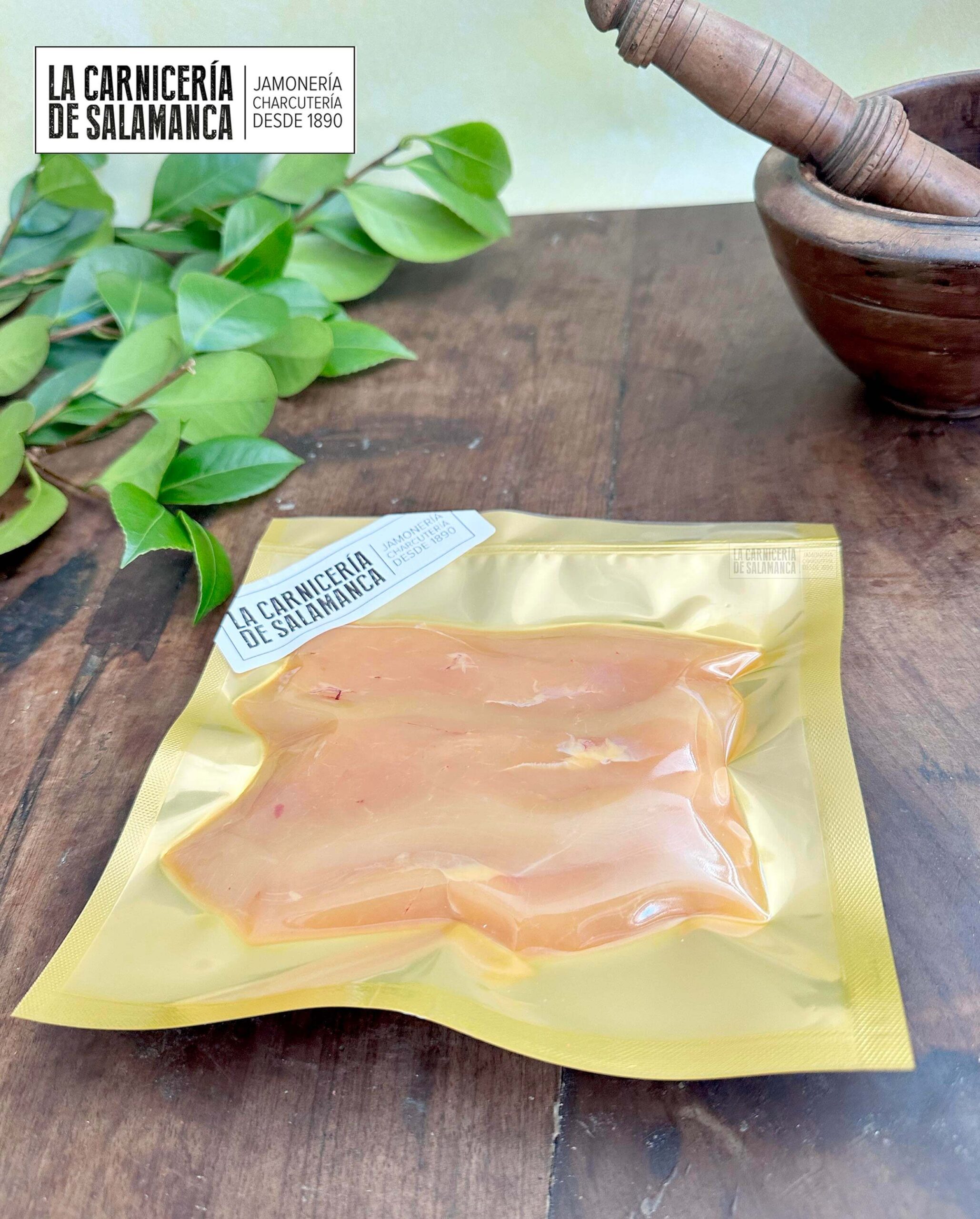 Filetes de pechuga de pollo de corral envasados al vacío disponibles para comprar online en La Carnicería de Salamanca, carniceria online.