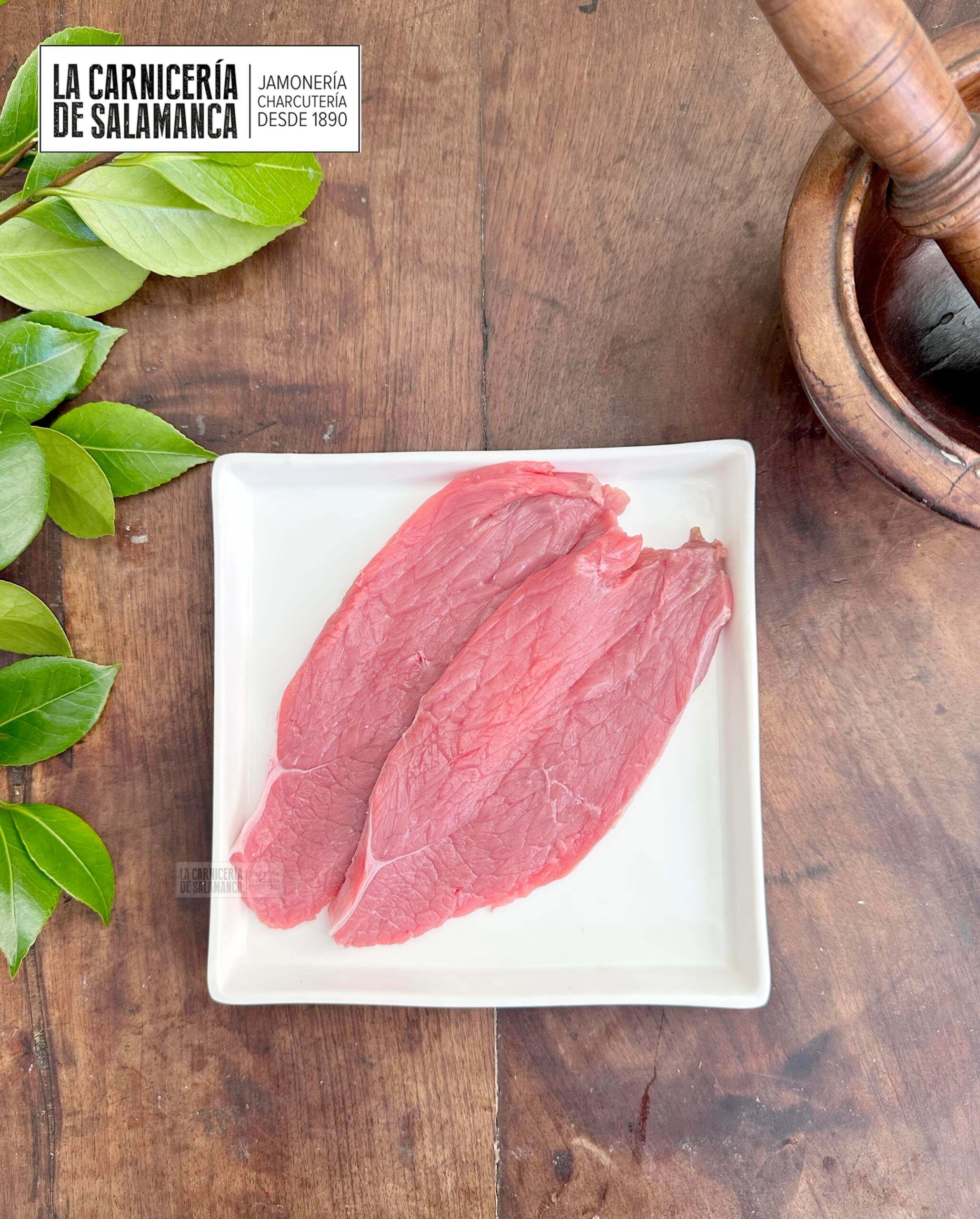 Filetes de ternera en paquetes de 200 gramos, los mejores filetes de ternera para dieta fitness. Siempre seleccionamos los filetes más tiernos y perfectos para hacer a la plancha. Filetes de ternera para dieta online en La Carnicería de Salamanca.