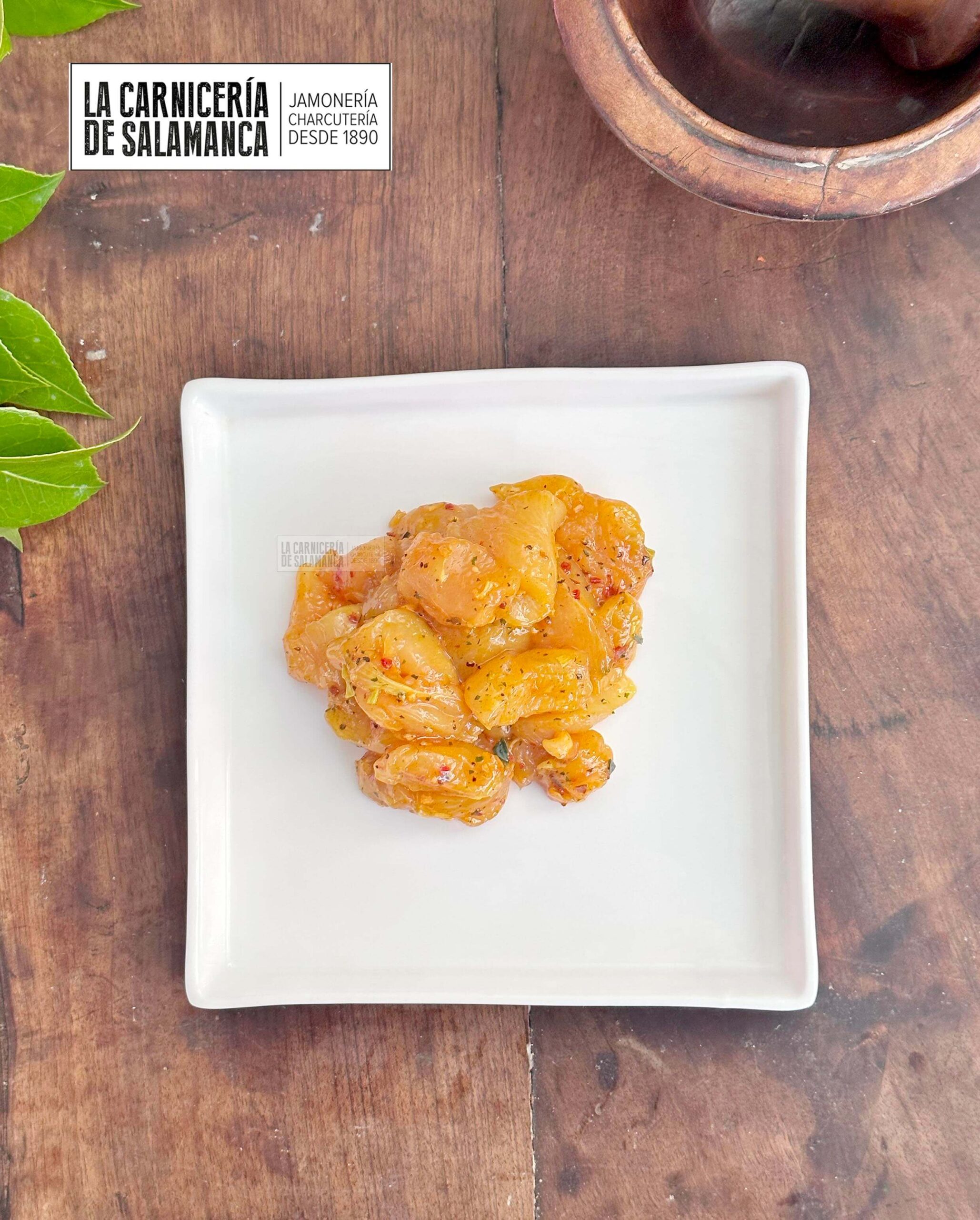 Pechuga de pollo al curry, disponible para comprar carne online en nuestra carnicería: La Carnicería de Salamanca. Este producto se ha creado en paquetes de 200 gramos para facilitar la compra de carne online para deportistas.