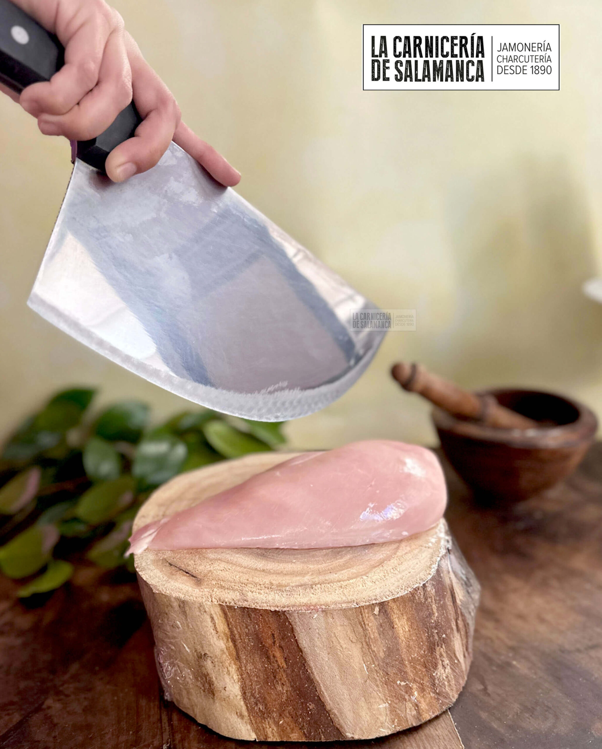 Pechuga de pollo para filetear. Carne disponible para comprar online en La Carnicería de Salamanca