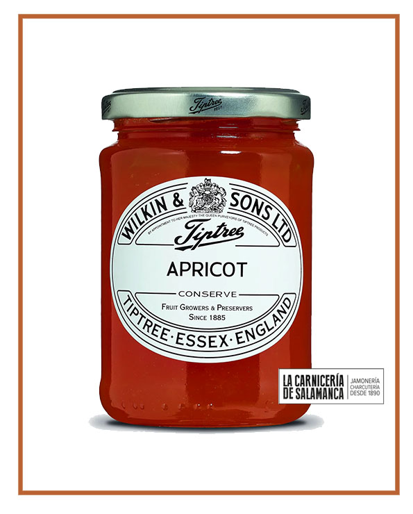 Tarro de mermelada de albaricoque Tiptree con etiqueta “Apricot Conserve”, a la venta en La Carnicería de Salamanca, tienda gourmet en Peñaranda de Bracamonte.