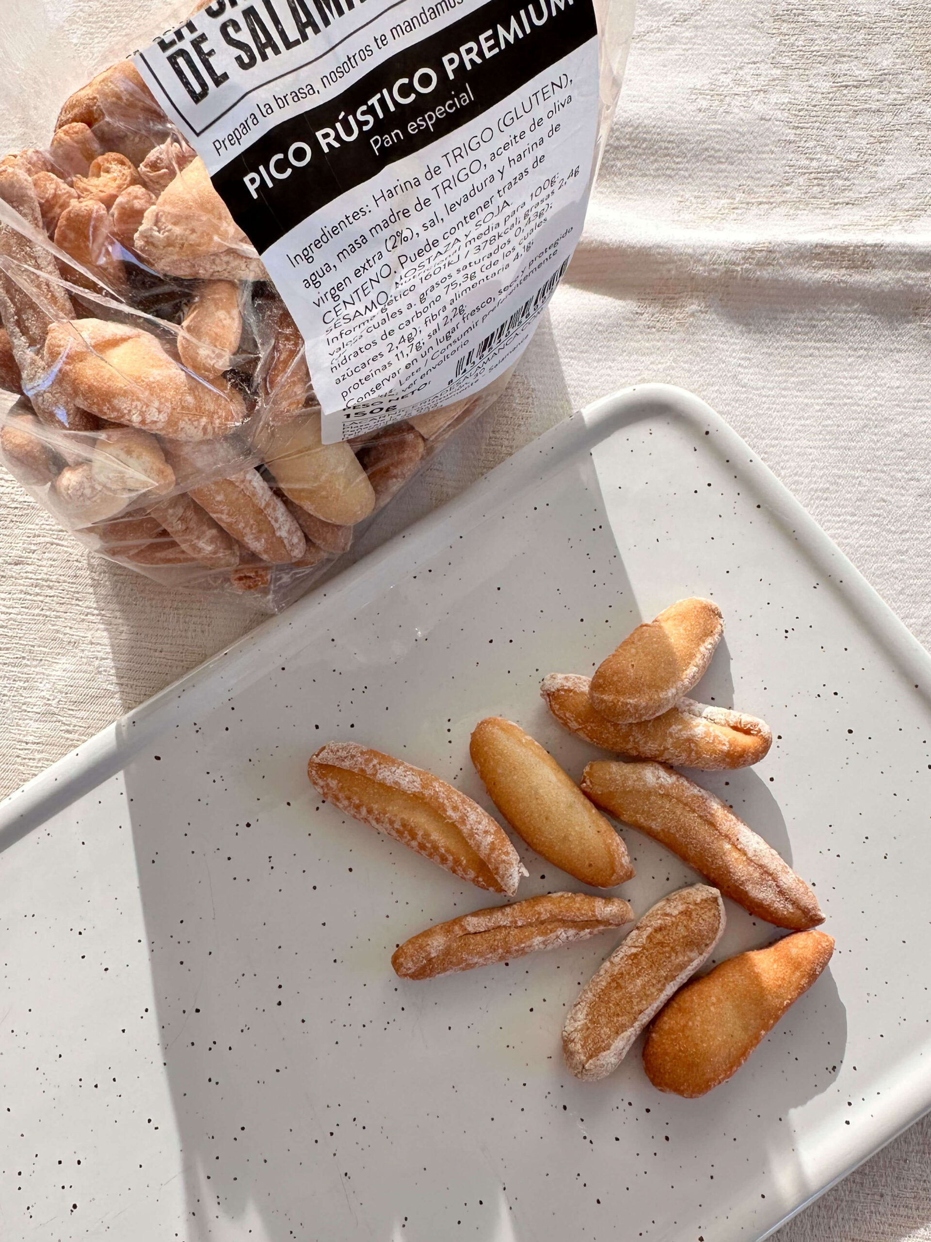 Picos rústicos premium de 150 g, elaborados con masa madre y aceite de oliva virgen extra. Crujientes, artesanos y perfectos para tus tablas y aperitivos. Comprar online.