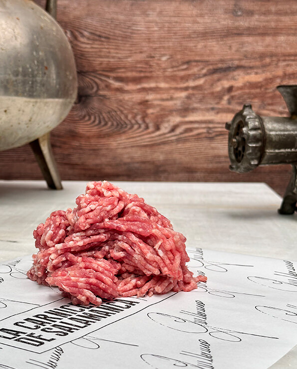 Carne picada de cerdo ibérico recién picada y envasada al vacío sin conservantes
