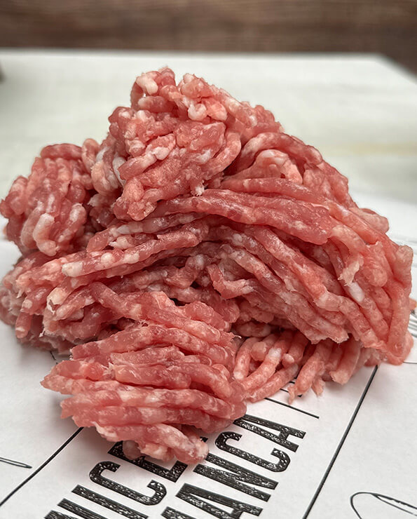 Carne picada de cerdo ibérico recién picada y envasada al vacío sin conservantes