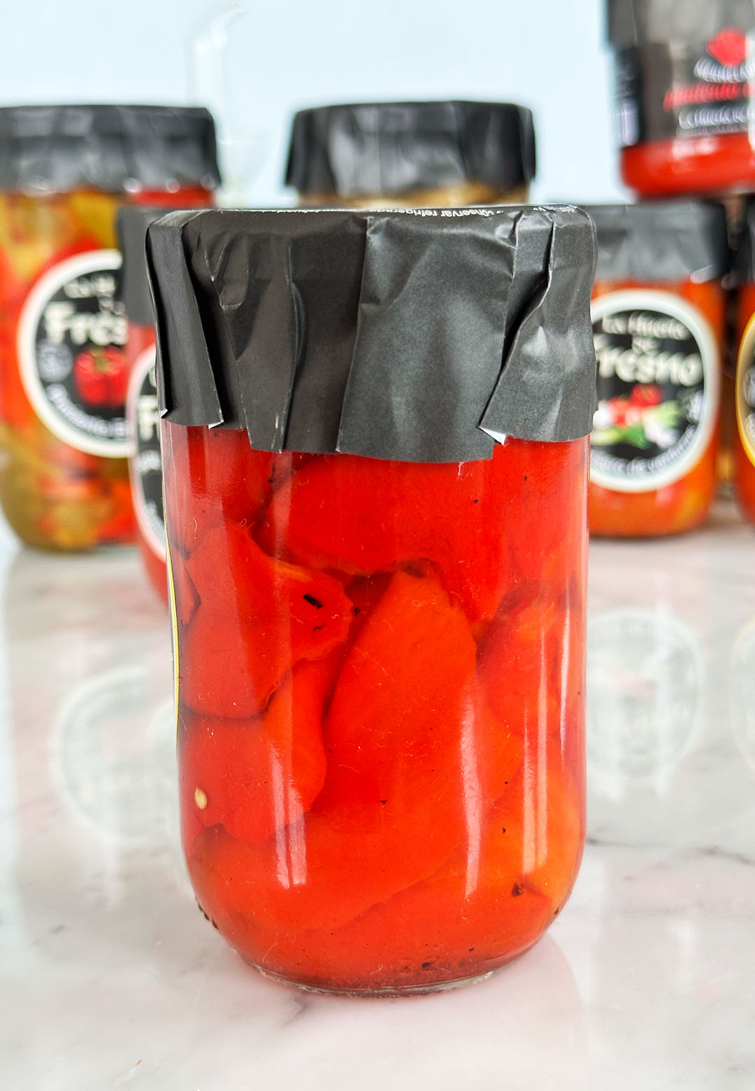 Pimientos asados en conserva con aceite de oliva