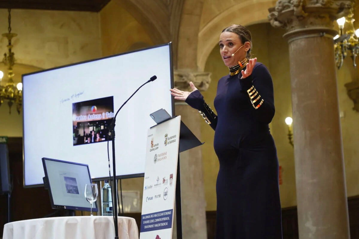María Hernández Mesonero de La Carnicería de Salamanca interviniendo como ponente en el IV Congreso de la Mujer de La Gaceta de Salamanca, organizado por la Junta de Castilla y León y el Ayuntamiento de Salamanca