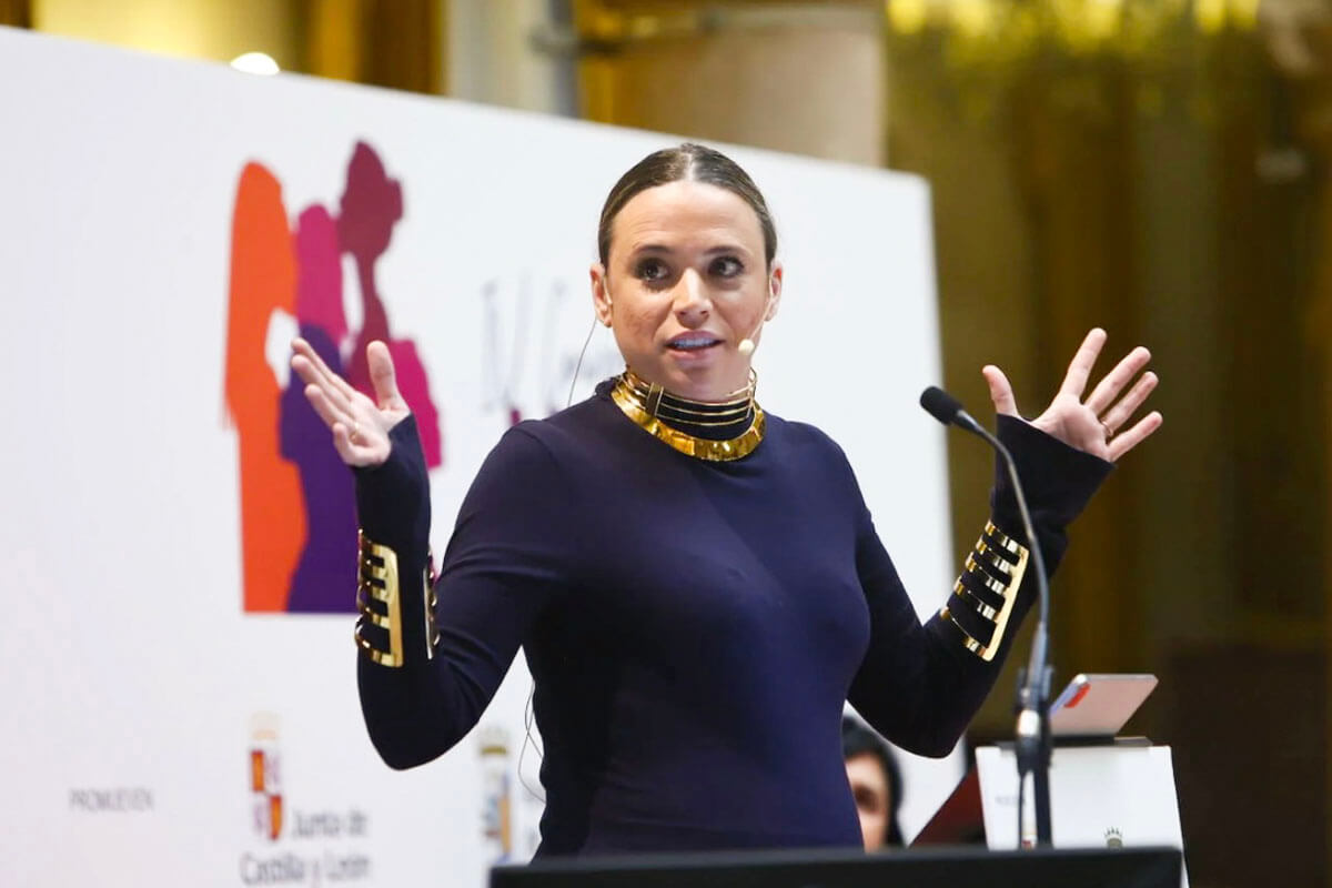 María Hernández Mesonero, coordinadora de La Carnicería de Salamanca y empresaria referente en digitalización del comercio tradicional, durante su intervención en el IV Congreso de la Mujer de La Gaceta de Salamanca promovido por la Junta de Castilla y León